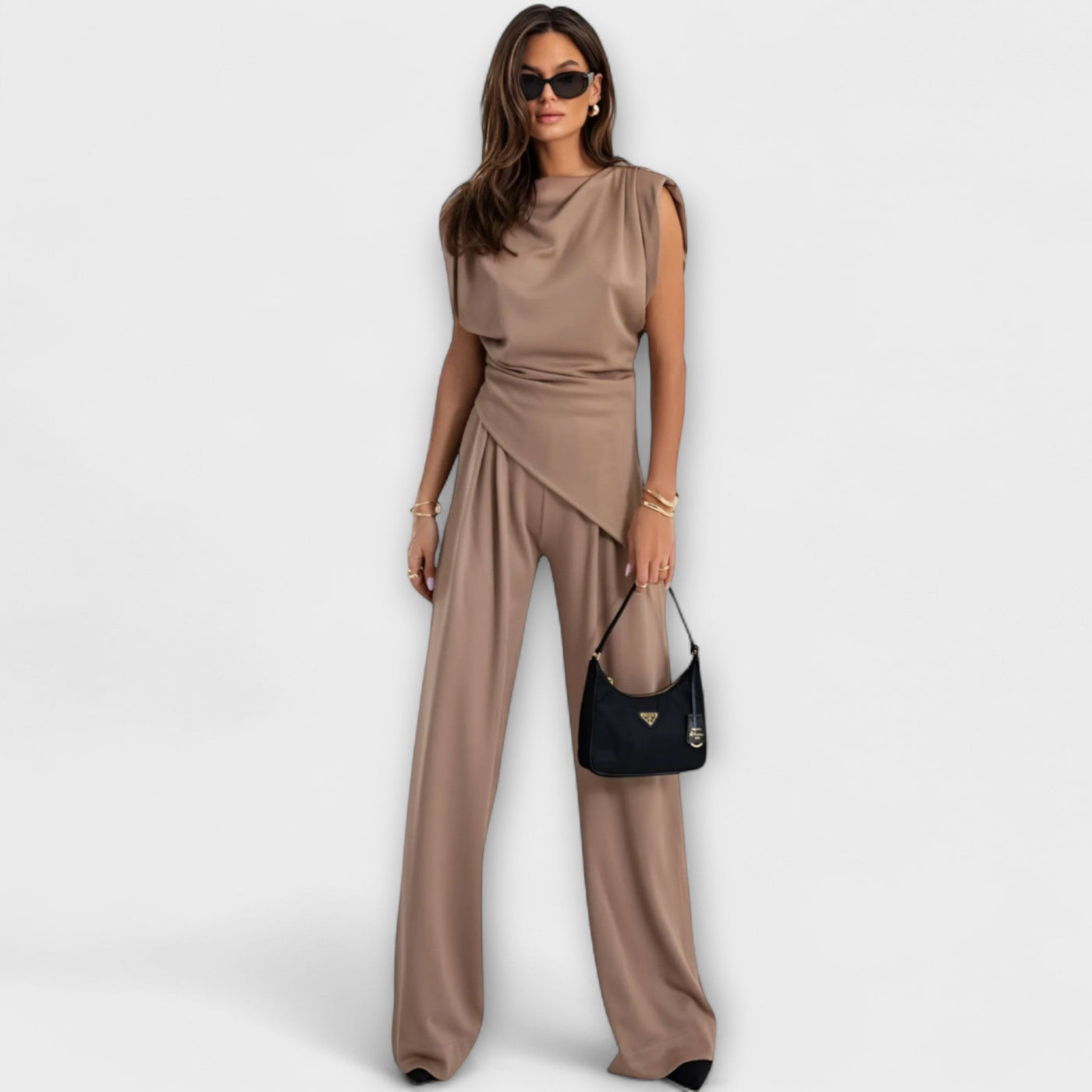 Sofia – Asymmetrische set met gedrapeerde schouders