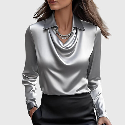 Sylvia – Blouse met luxueuze glans en plooikraag