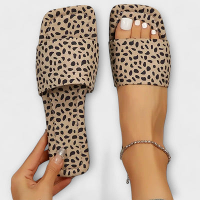 Lotte - Platte pantoffels met luipaardprint